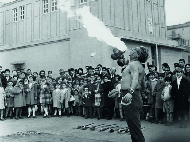 Annabella Rossi. Acrobati, Fachiri e Luna Park. Roma 1957-1960